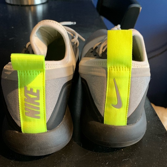 Men’s 10.5, run small and narrow - Picture 2 of 5